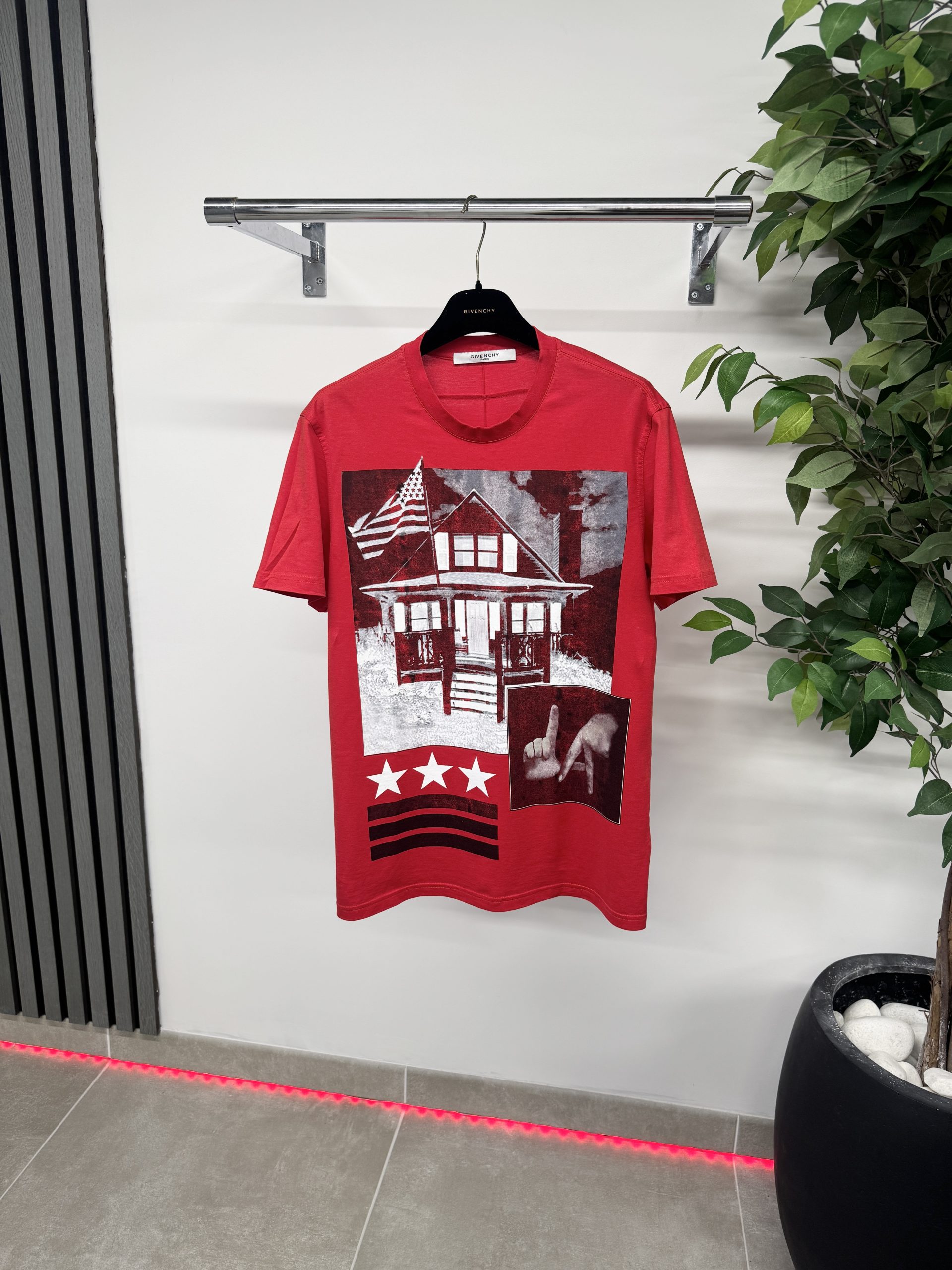 Givenchy LA House Graphic T-Shirt / Fits. M